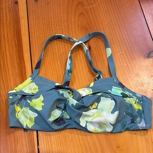 ATHLETA 32B/C Blue Floral Twist Bikini Top Underwire
